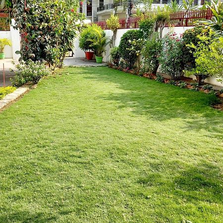 ラクナウ Garden View Residency Bed & Breakfast エクステリア 写真