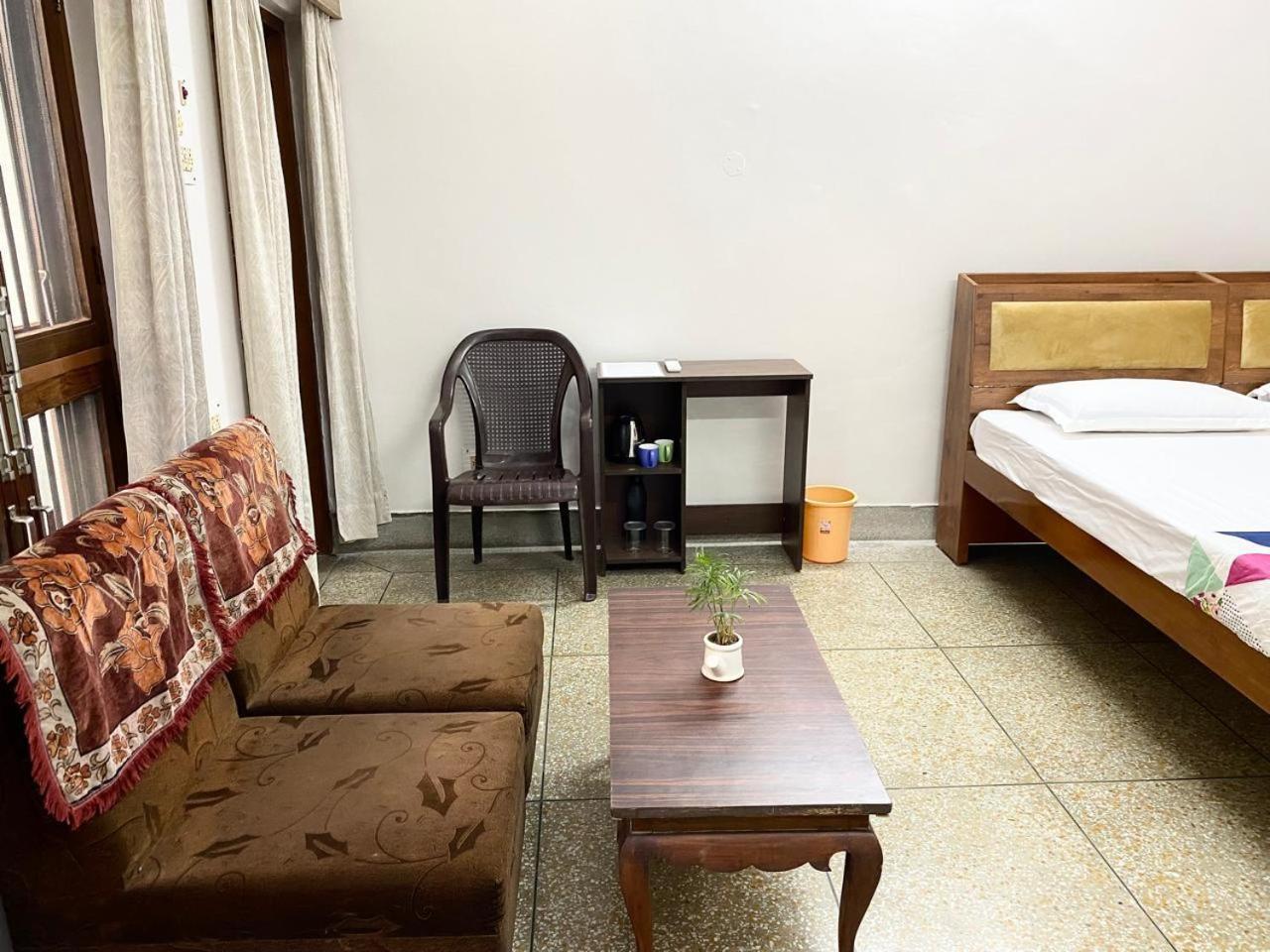 ラクナウ Garden View Residency Bed & Breakfast エクステリア 写真