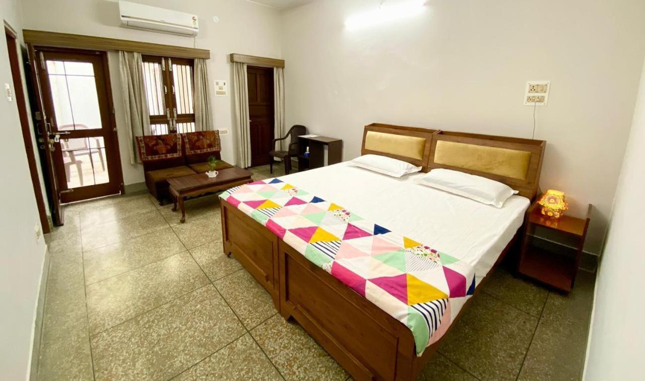 ラクナウ Garden View Residency Bed & Breakfast エクステリア 写真