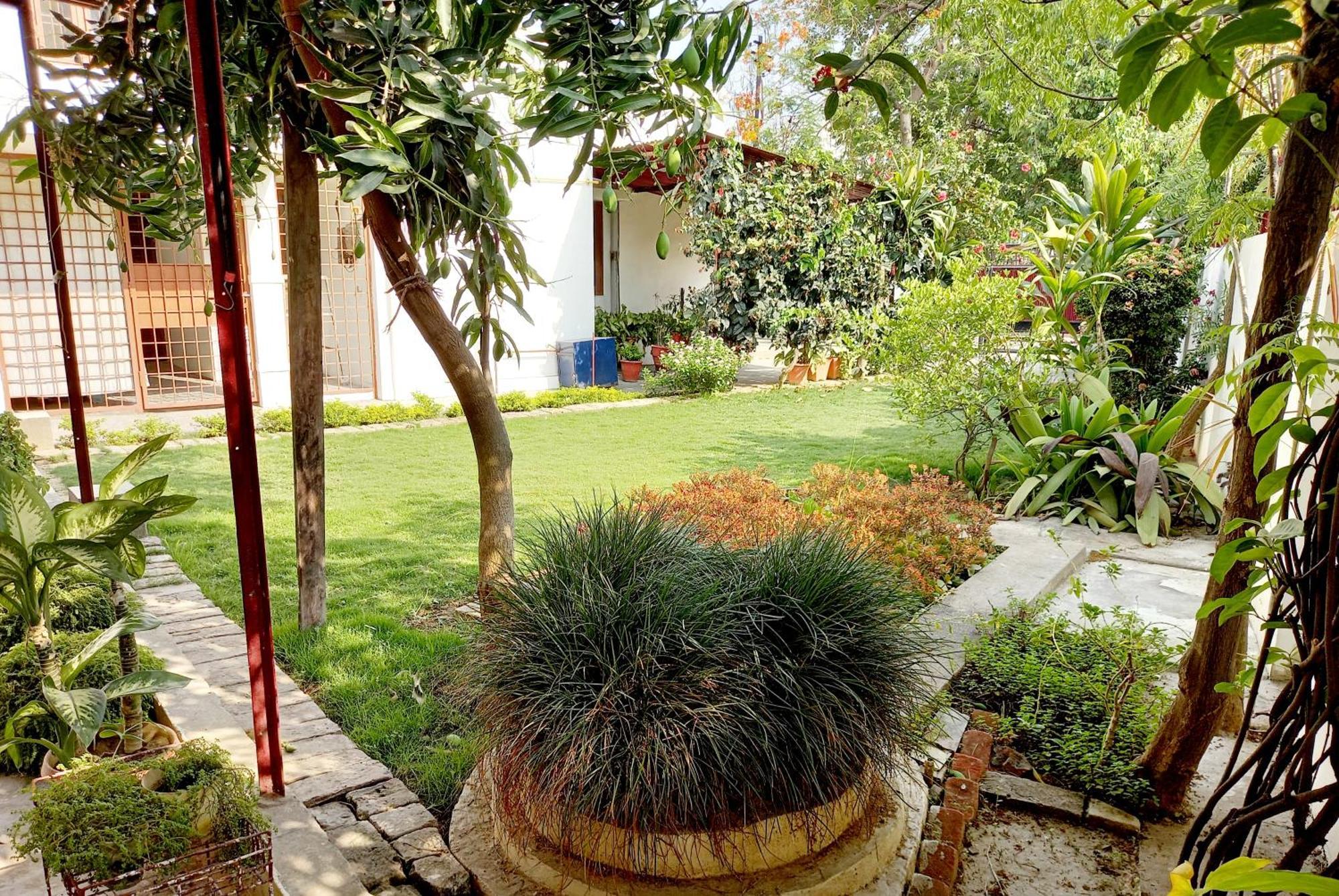 ラクナウ Garden View Residency Bed & Breakfast エクステリア 写真